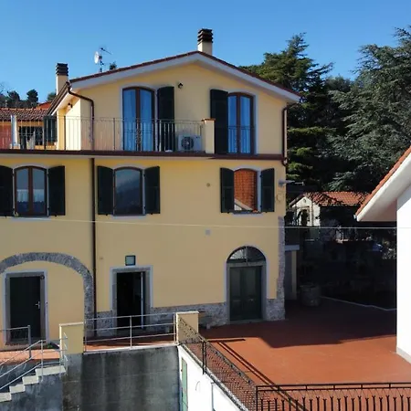Il Riccio Tra I Castagni Guest house *