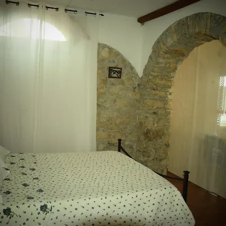 Πανσιόν Il Riccio Tra I Castagni *